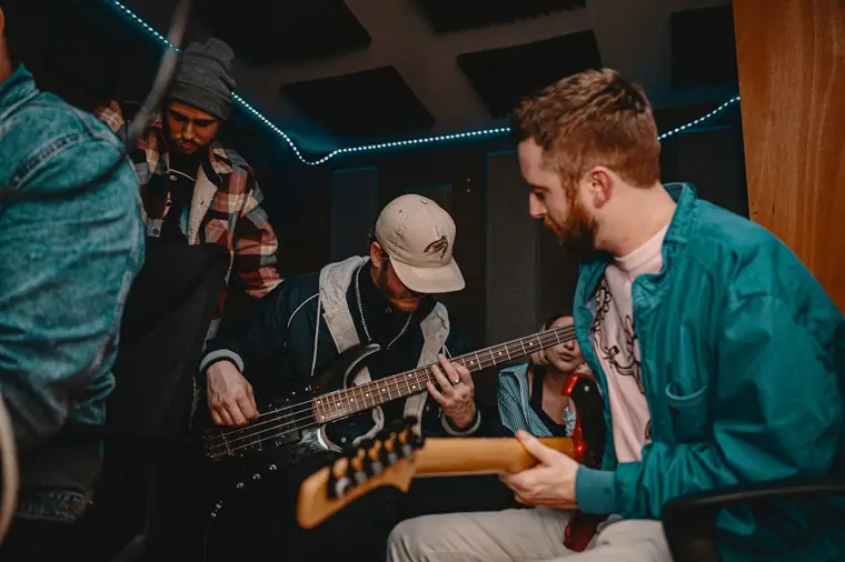 Producer beim gemeinsamen Jammen